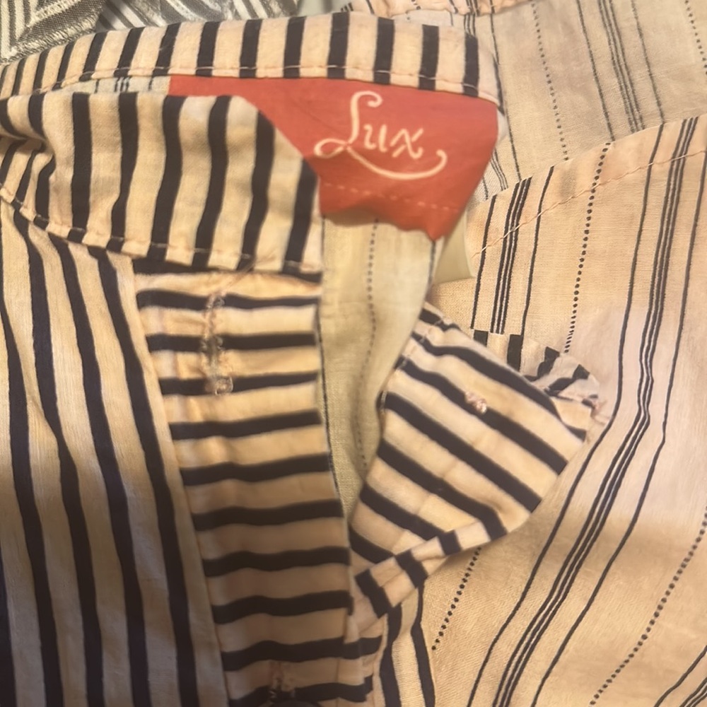 Lux Button down Blouse - Picture 4 of 4